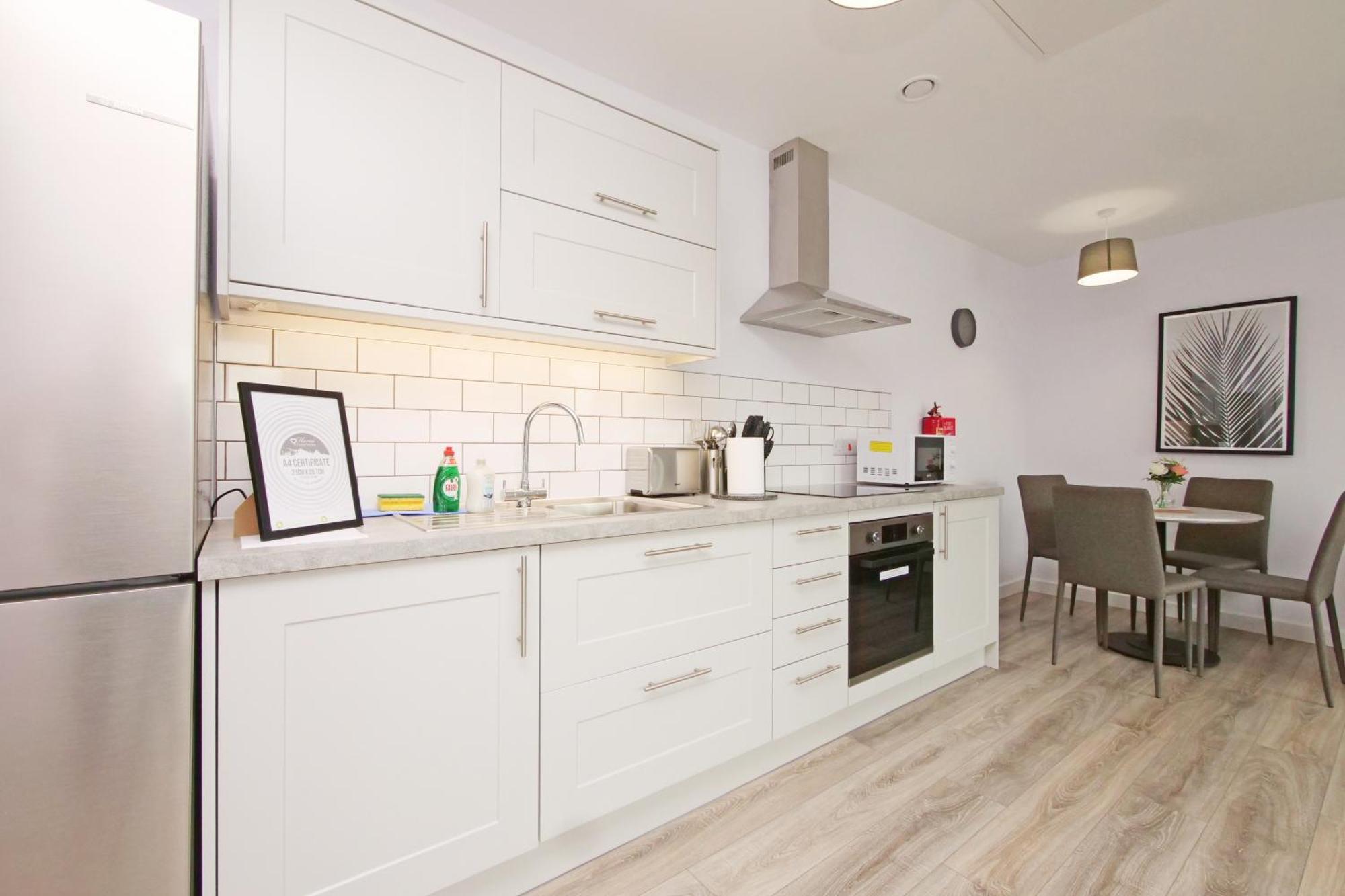 Apartment 46 Luna With Free Parking Йорк Екстериор снимка